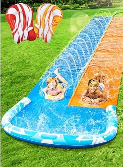 Opblaasbare Waterglijbaan met 2 Bodyboards en Ingebouwde Sproeier voor Buitenspeelplezier - 685 cm - Blauw