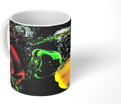 Mok - Koffiemok - Paprika - Groente - Water - Zwart - Rood - Groen - Geel - Mokken - 350 ML - Beker - Koffiemokken - Theemok