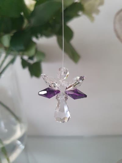 Geluksengel Paars Raamhanger, gemaakt met o.a. Swarovski Kristallen (32% volloodkristal) Suncatcher, beschermengel, engel, Engeltje, kristal, kerstengel, kerst, kerstdecoratie, Raamdecoratie, cadeau, woondecoratie, raamkristal, kerstpakket