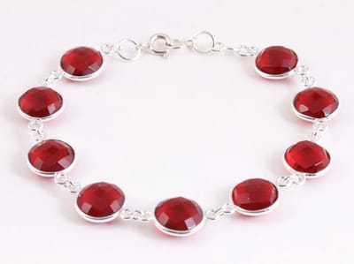 Zilveren armband met rode kristal