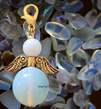 Beschermengel Opaliet Hanger Goud, tashanger, sleutelhanger, geluksengel, kerstengel, kersthanger, kerst ornament, kerst, cadeau, autodecoratie, geluksengel, bescherm engel, engel, edelsteen, spiritueel, babyshower, gender reveal, chakra