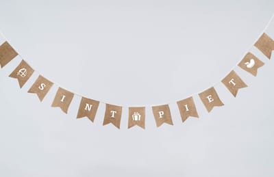 Vlaggenlijn van stof | Jute | Sint & Piet - 3,5 meter - Sinterklaas slinger van jute met vaandel vlaggetjes - Sint en piet versiering / Sinterklaas decoratie - Herbruikbare stoffen slingers handgemaakt & duurzaam