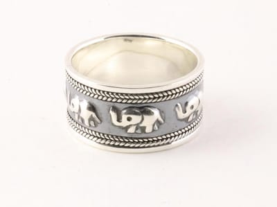 Brede zilveren ring met olifanten - maat 20.5