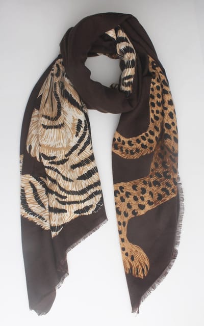 Yilla scarf - Accessories Junkie Amsterdam - Dames- Katoenen sjaal - Dieren print- Cosy chic - herfst/winter - medium dik - Bruin