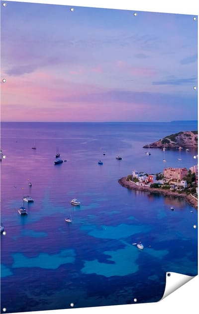 Gards Tuinposter Ibiza met Boten op het Water bij Zonsopgang - 120x160 cm - Tuindoek - Tuindecoratie - Wanddecoratie buiten - Tuinschilderij