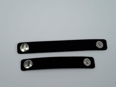 Sjaalriemen - Zwart - set - 2 stuk - ( L 10 en 13 cm ) Scarvelets - Suede - houd sjaal bij elkaar - armband - vele andere doeleinde.