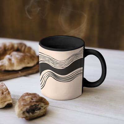 Magische Mok - Foto op Warmte Mokken - Koffiemok - Golven - Zwart - Zandkleur - Magic Mok - Beker - 350 ML - Theemok