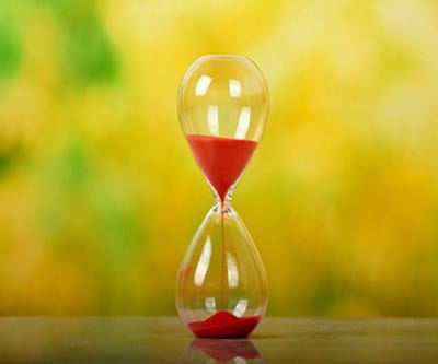 Kleurrijke Zandloper van 60 Minuten - Decoratieve Tijdmeter voor Thuis en Kantoor, Perfect als Cadeau voor Kerst en Verjaardag
