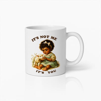 Het Ligt Niet Aan Mij Het Ligt Aan Jou Mok 330 ml – Schattig Vintage Meisje en Lam Ontwerp Koffiebeker