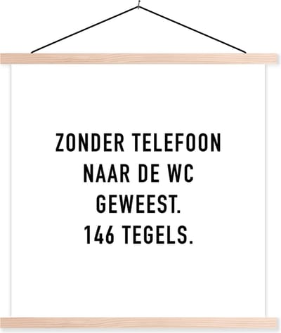 Posterhanger incl. Poster 40x40 cm - Schoolplaat - Spreuken - Quotes - Zonder telefoon naar de wc geweest. 146 tegels. - Badkamer - Tegels - Textielposter - Blanke latten