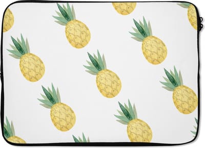 Laptophoes 13 inch - Ananas - Fruit - Patronen - Laptop sleeve - Binnenmaat 32x22,5 cm - Zwarte achterkant