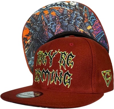 Capiche® Snapback Pet – Ze Komen Eraan – Rood Roest Fleece – Verstelbaar met Druksluiting – Pet Mannen – They're Coming