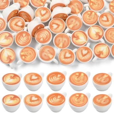 Dailygoods- Koffie Cup Beeldjes 50 Stuks - Mini Hars Beeldjes - 3D Latte Mok Beeldjes - Decoratie Thuiskantoor - Dashboard Interieur - Lichtgewicht en Duurzaam - Miniatuurdecoraties