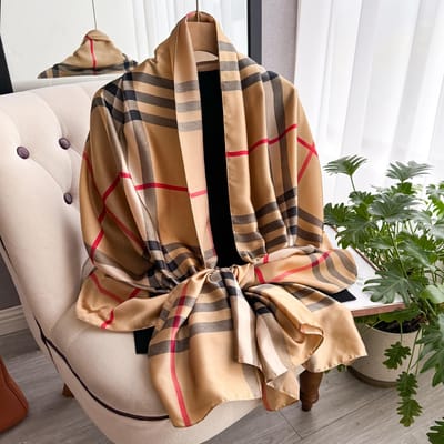 Dernier Foulard en Soie Douce de Haute Qualité pour le Printemps pour Femmes Dames Foulard Rayé Élégant Châle Fashion Protection Solaire Plage Foulard de Designer black