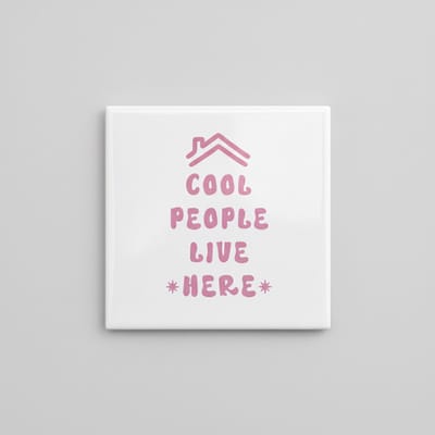 Cool People Live Here Quote Tegel – Moderne Woon Statement Wanddecoratie – 15 x 15 cm Keramische Tegel