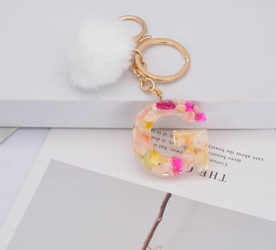 Letter Sleutelhanger A-Z – Luxe Initialen Sleutelhanger met Pompon & Kwastje – Tashanger voor Dames & Meisjes – Accessoire voor Sleutelbos, Handtas, Rugzak & Autosleutel – Persoonlijk Cadeau voor Vrouw, Moeder, Dochter & Vriendin