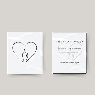 Tijdelijke tattoo hartje middelvinger | Neptattoo volwassenen | Tijdelijke tattoo voor volwassenen | Temporary tattoo | Plaktattoos voor volwassenen | Neptattoos | Probeer zorgeloos een tattoo | tattforaweek