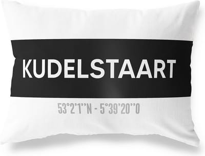 Tuinkussen KUDELSTAART - NOORD-HOLLAND met coördinaten - Buitenkussen - Bootkussen - Weerbestendig - Jouw Plaats - Studio216 - Modern - Zwart-Wit - 50x30cm