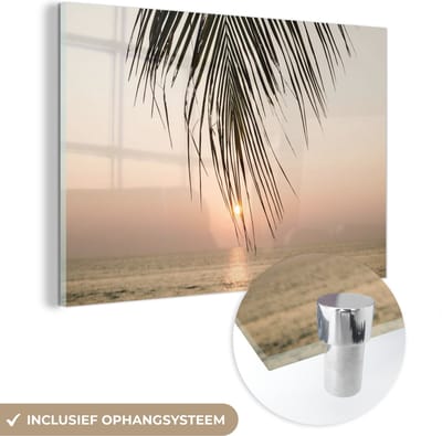 MuchoWow® Glasschilderij 150x100 cm - Schilderij acrylglas - Palmblad - Zon - Zomer - Strand - Foto op glas - Schilderijen