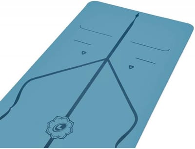Liforme Compacte Reis Yogamat / Fitnessmat Licht Blauw - (66 x 180 x 0,2 cm) 1,6 kg | Inclusief Draagtas | Lichtgewicht & Reisvriendelijk | Uitstekende Grip & Snel Drogend | Milieuvriendelijk Rubber | AlignForMe Markeringen