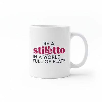 Be a Stiletto in a World Full of Flats – Krachtige Inspirerende Quote Koffiemok 330 ml | Stijlvol Motiverend Cadeau