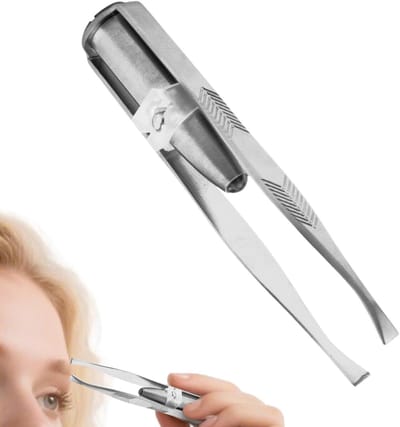 Pincet Met Licht - Grooming Tool - Precisie Ontharen - Roestvrij Staal - 6.4 x 3 cm - Zilver