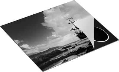 Chefcare Inductie Beschermer Piratenschip aan de Kust bij Zonsondergang - Zwart Wit - 60x50 cm - Afdekplaat Inductie - Kookplaat Beschermer - Inductie Mat