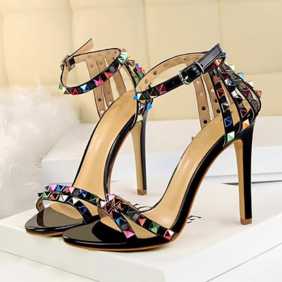 Dames 11cm Hoge Hakken Hakken Klinknagels Studded Sandalen Dame Sandalen Stiletto Glanzende Pumps Stripper Zomer Fetisj Strappy Schoenen 38 zwart