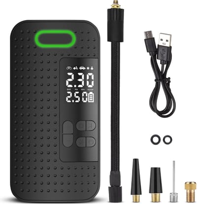 Luchtcompressor 4000 mAh – Elektrische fietspomp met Digitale Drukmeter - Oplaadbaar & Draadloos - Auto-Stop & LED Verlichting – Bandenpomp Voor Auto, Motor & Ballen - Ballenpomp - Inclusief Opzetstukken en Reistas - Zwart