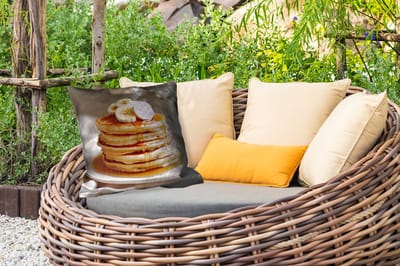 Buitenkussen - Pannenkoeken - Banaan - Siroop - Wit - Beige - 45x45 cm - Weerbestendig