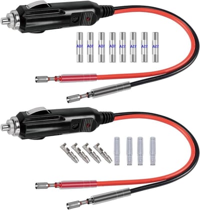 2 Stuks 12V Sigarettenaansteker Stekkers met Verschillende Lengtes van Rode en Zwarte Kabels, Inclusief 8 Stuks 10A/15A Zekeringen voor Auto's
