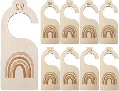 Set van 8 Houten Baby Kledinghangers met Scheiders in Regenboogpatroon voor Baby's van 0 tot 24 Maanden, Ideaal voor Organisatie en Opbergruimte in de Babykamer