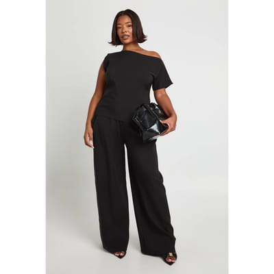 boohoo Dames Plus asymmetrische off-shoulder top en geplooide taille wijde pijpen broek | Zwart | Maat: 44