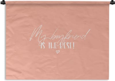 Wandkleed - Wanddoek - Quotes - Vriendje - Spreuken - My boyfriend is the best! - 120x90 cm - Wandtapijt