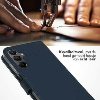 Selencia Hoesje - Geschikt voor Samsung Galaxy A15 (4G) / A15 (5G) - Echt Lederen Bookcase - Donkerblauw