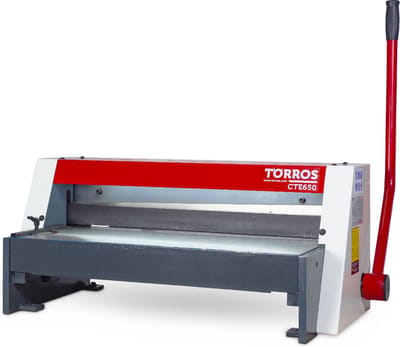 Manuele plaatschaar tafelmodel werkbreedte 650 mm plaatdiktes tot 1,25 mm in staal achteraanslag 500 mm snijlijnverlichting Torros CTE650