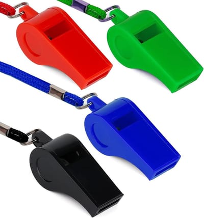 Kunststof fluitjes set van 4 stuks voor noodgevallen, survival en hondentraining - inclusief riem - zwart, blauw, rood en groen.