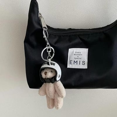 Porte-clés Ours en Peluche Biker Cool Petite Poupée Teddy Moelleuse Avec Casque de Course Porte-clés Suspendu Ornement de Sac à Dos Accessoire Quotidien blanc