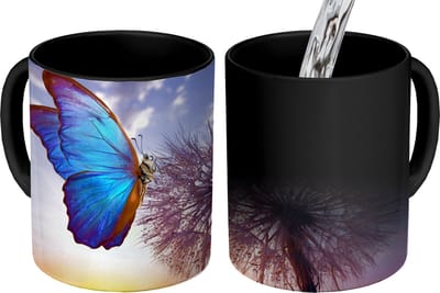 Magische Mok - Foto op Warmte Mokken - Koffiemok - Vlinder - Zonsondergang - Paardebloem - Blauw - Magic Mok - Beker - 350 ML - Theemok