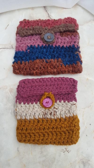 Set van 2 gehaakte (make-up) tasjes in verschillende kleuren, 14x14cm en 18x18cm van 80% wol