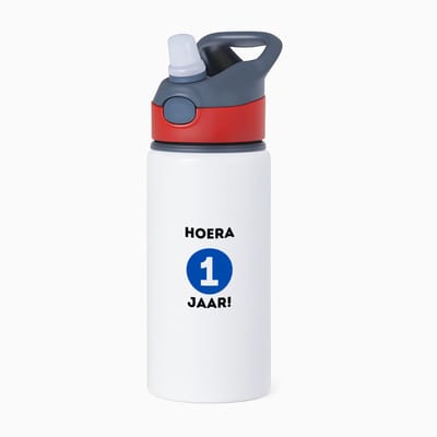 Hacebo® - Hoera 1 jaar waterfles met rietje rood - Verjaardag - 1 jarigen - gefeliciteerd - verjaardagscadeau - klein kadootje - gift - geschenk - kado voor een baby - kado voor een peuter - water fles - 650ML