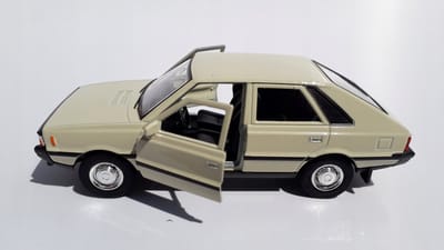 WELLY Collonga FSO 1500 Mr'78 Borewicz model van Metalowy 1:34 Kremowy