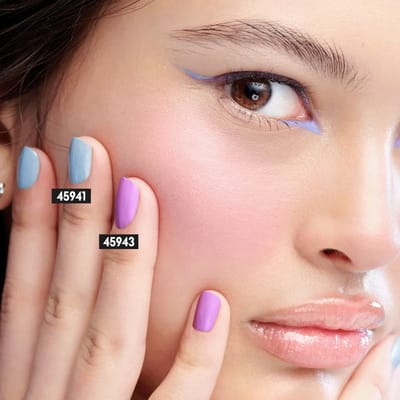Oriflame OnColour nail polish - Icy Blue