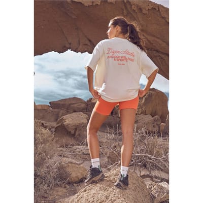 Dames Dsgn Studio Outdoor Wellness En Sport Bedrukt Oversized T-shirt | Ecru | Maat: XS