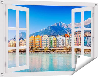 Gards Tuinposter Doorkijk Gekleurde Huisjes in Innsbruck, Oostenrijk - 90x60 cm - Tuindoek - Tuindecoratie - Wanddecoratie buiten - Tuinschilderij