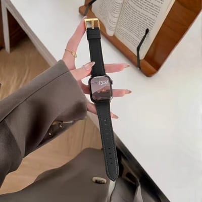 MY PROTECT - Leren Bandje - Geschikt Voor Apple Watch Bandje - Series 1/2/3/4/5/6/7/8/9/10/11/SE/Ultra - 44mm - 45mm - 46mm - 49mm - Leren Band Gouden Gesp - Zwart