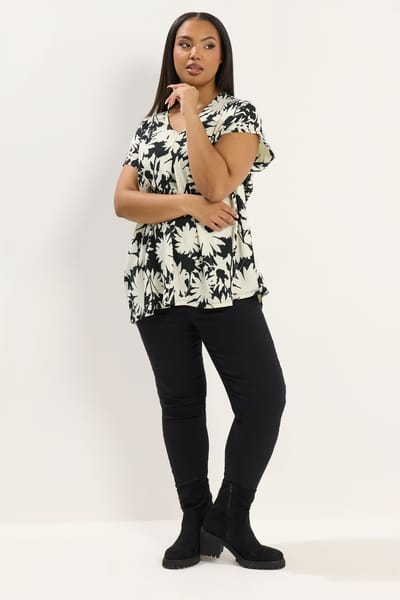 Yours Zwarte Getextureerde Top Met Bloemenprint Size 50-52