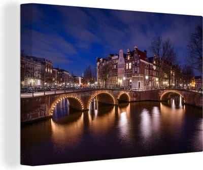 Amsterdam Schilderij - Brug - Nacht - Lampen - 60x40 cm - Muurdecoratie