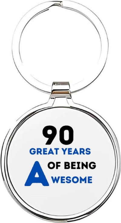 Akyol - 90 great years of being awesome Sleutelhanger - Verjaardag - jarigen - jarig - jarige - 90 jaar - verjaardagscadeau - cadeau voor een jarige - feest - cadeau - cadeautje - verjaardagscadeautje - 4 x 7,5 CM