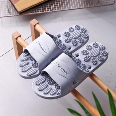 Massage Slippers Zomer Heren en Dames Antislip Zachte Zool Badkamer Bad Lekkend Koppel Slaapkamer Flip-flops Sandalen en Pantoffels 42-43 grijs
